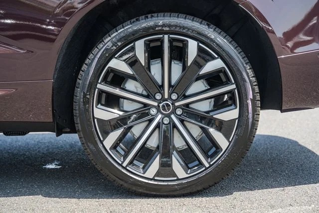 New 2026 Mulberry Red Volvo T8 Ultra image 18