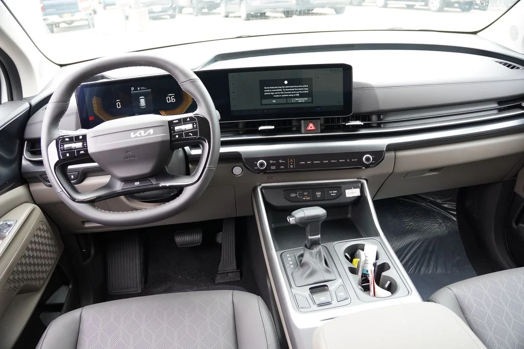 New 2027 Snow White Pearl Kia LXS image 13
