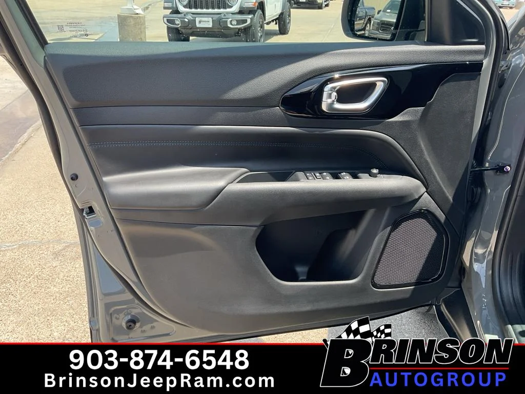 New 2026 Sting-Gray Clearcoat Jeep Latitude Altitude image 10
