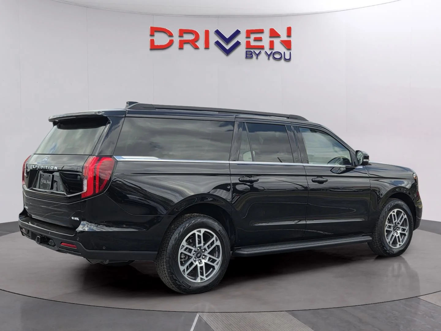Used 2025 Agate Black Ford Active image 5