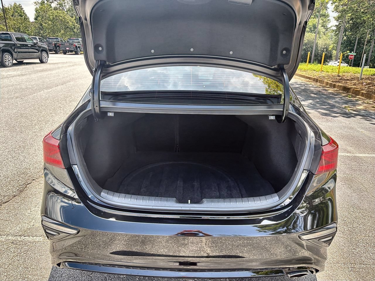 Used 2021 Black Kia LXS image 21
