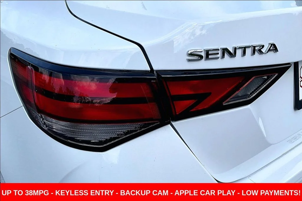 Used 2022 White Nissan S image 27
