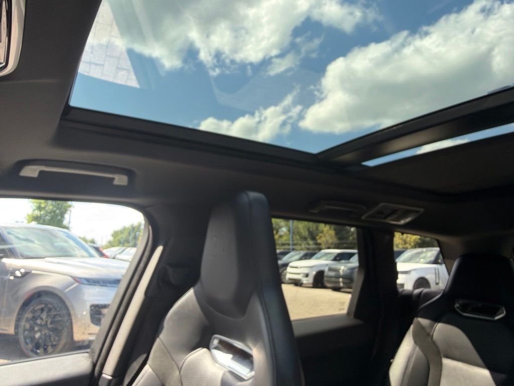 Used 2022 Santorini Black Metallic Land Rover SVR image 21