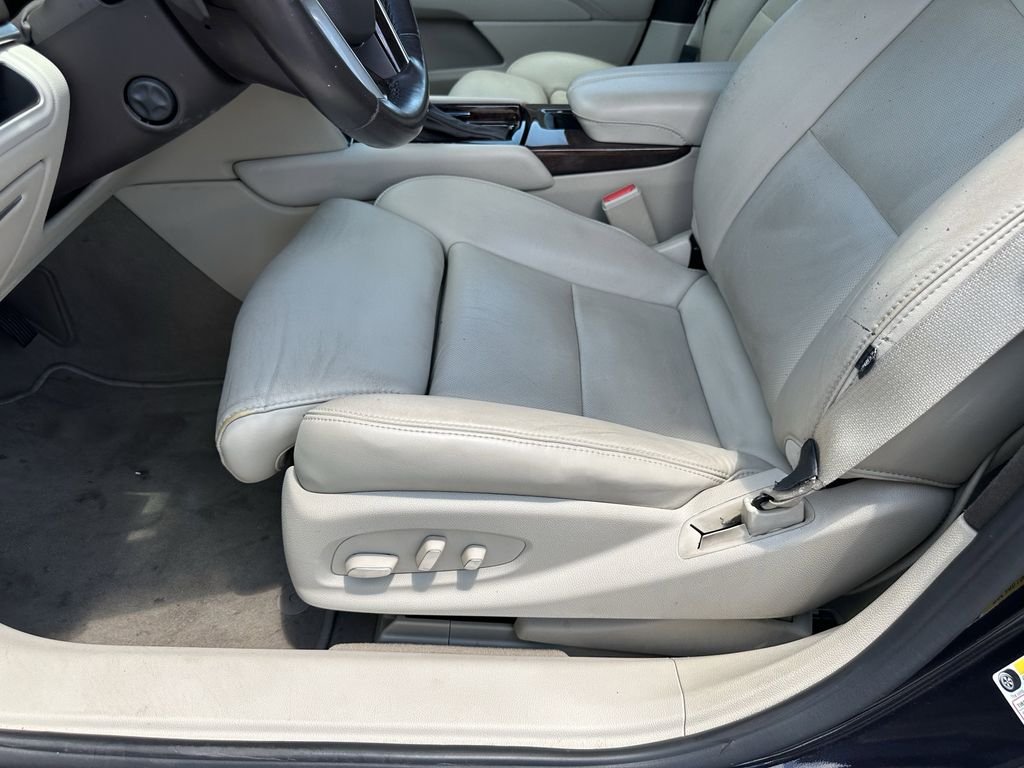 Used 2014 Blue Cadillac Luxury image 22