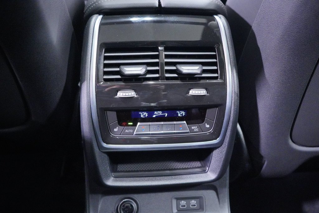 New 2027 Black Sapphire Metallic BMW xDrive40i image 21