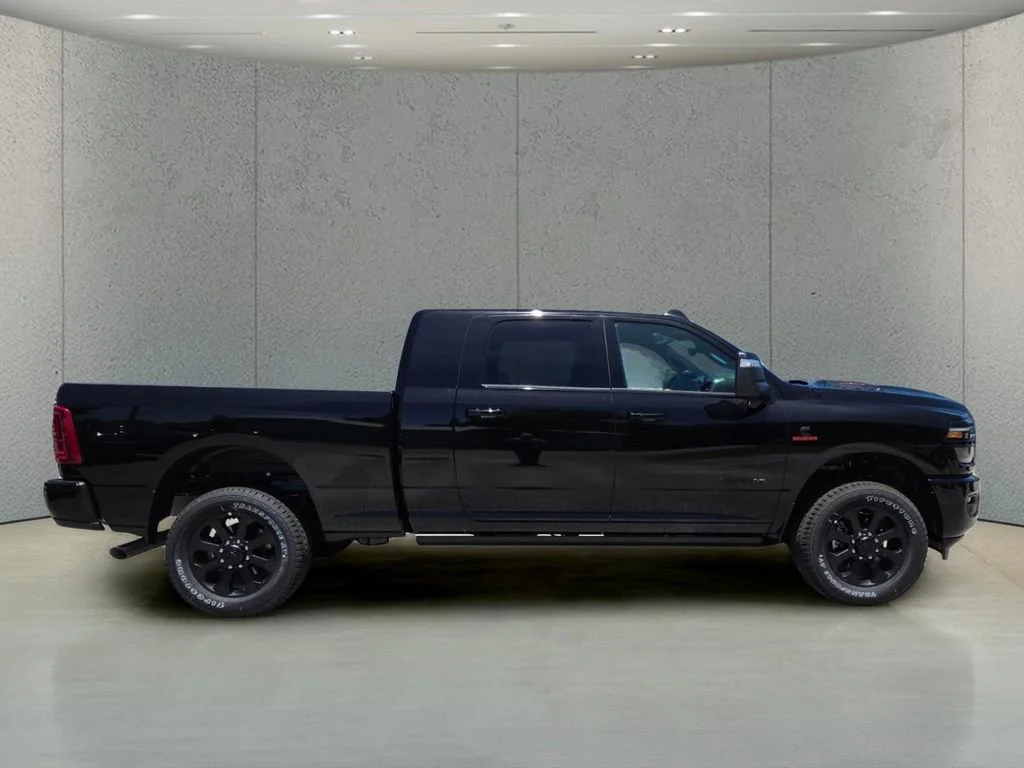 New 2026 Diamond Black Crystal Pearl-Coat Exterior Paint RAM Laramie image 2