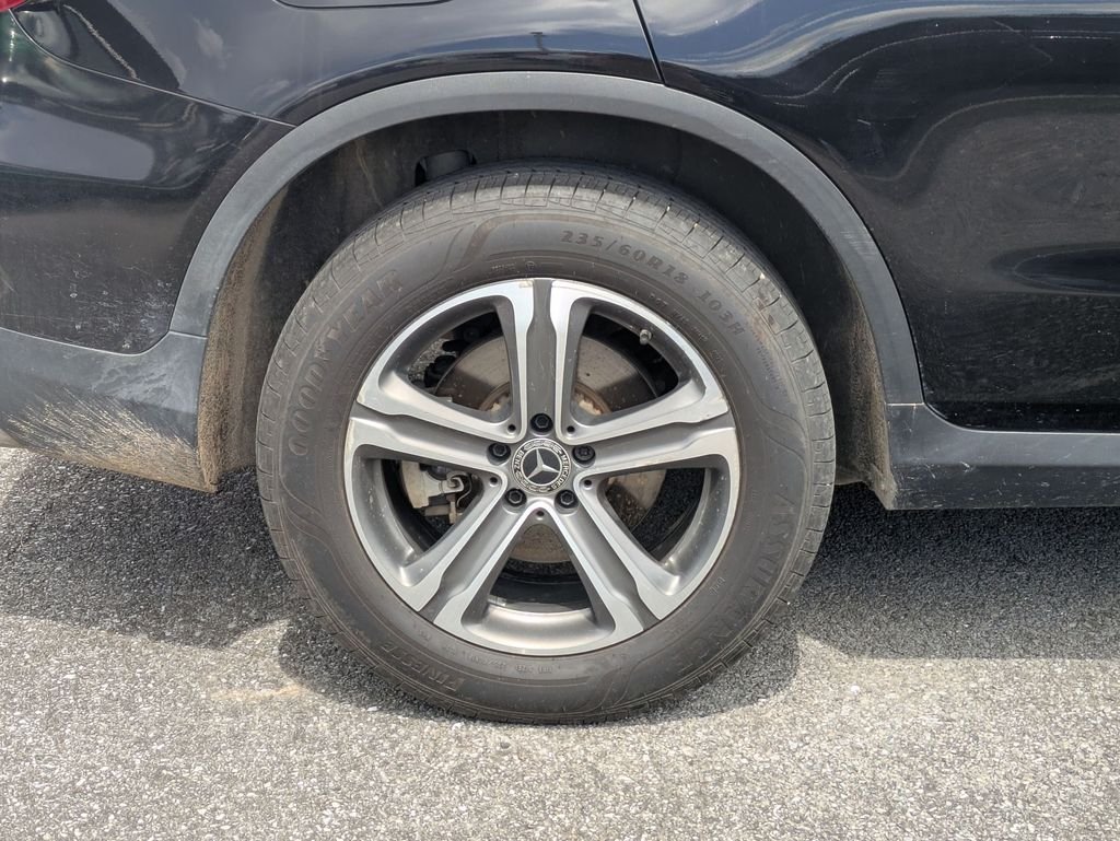 Used 2019 Black Mercedes-Benz GLC 300 image 5