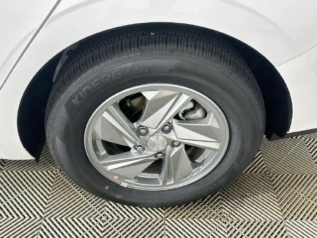 New 2026 White Hyundai SE image 20