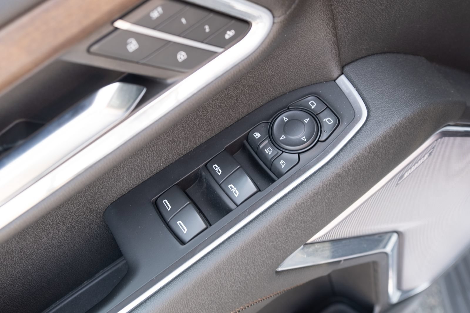 Used 2024 Summit White Chevrolet High Country image 18
