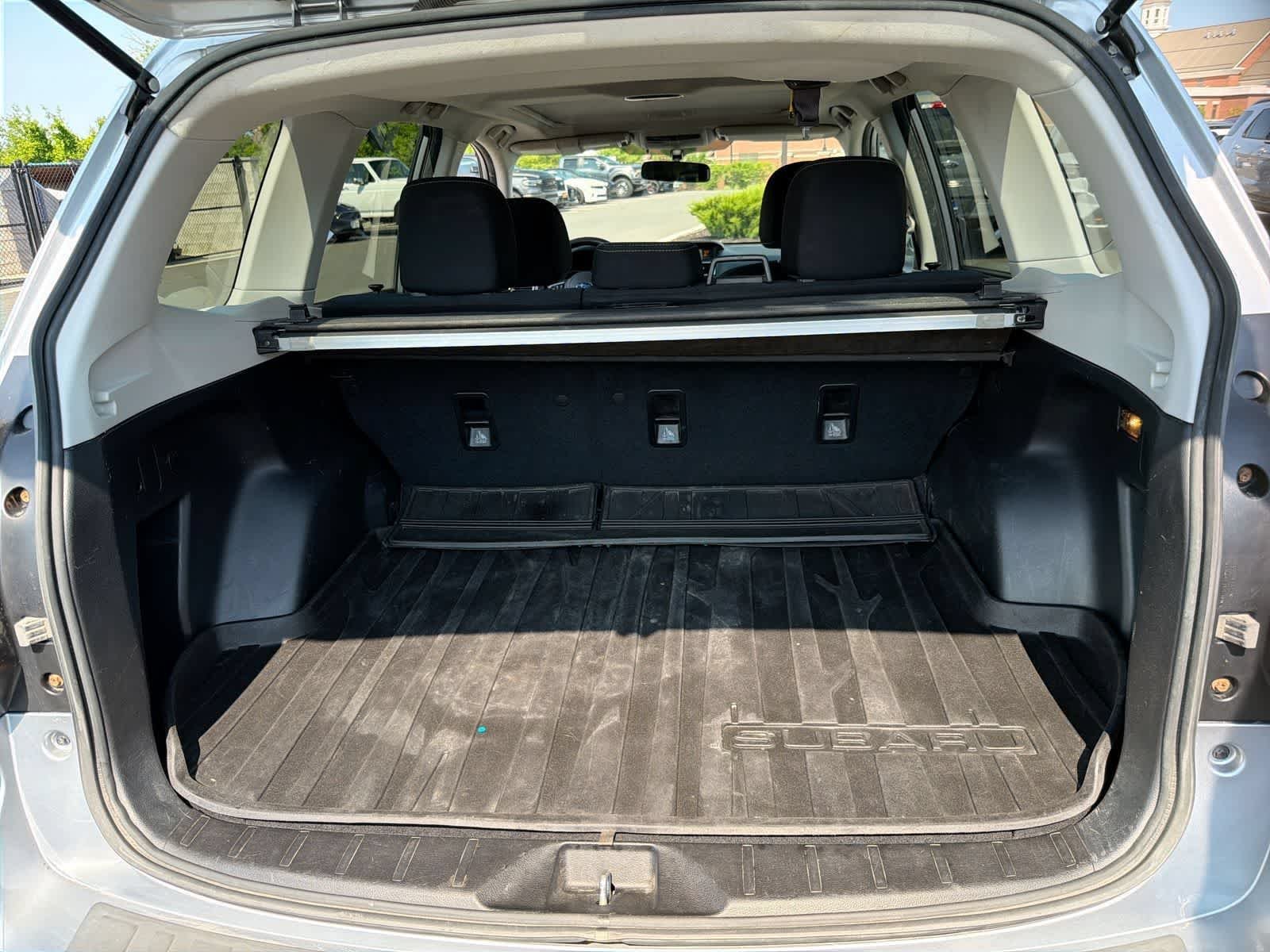 Used 2017 Ice Silver Metallic Subaru Premium image 35