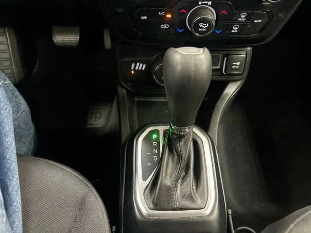 Used 2019 White Jeep Latitude image 21