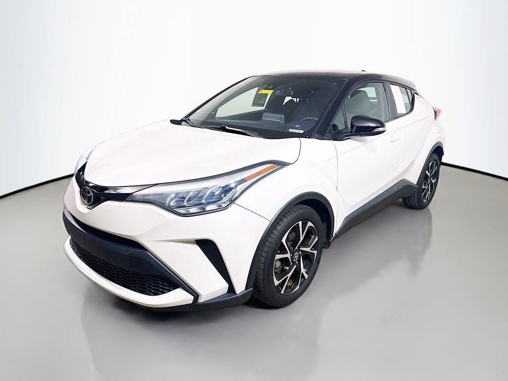 Used 2020 Blizzard Pearl w/Black Roof Toyota XLE image 3