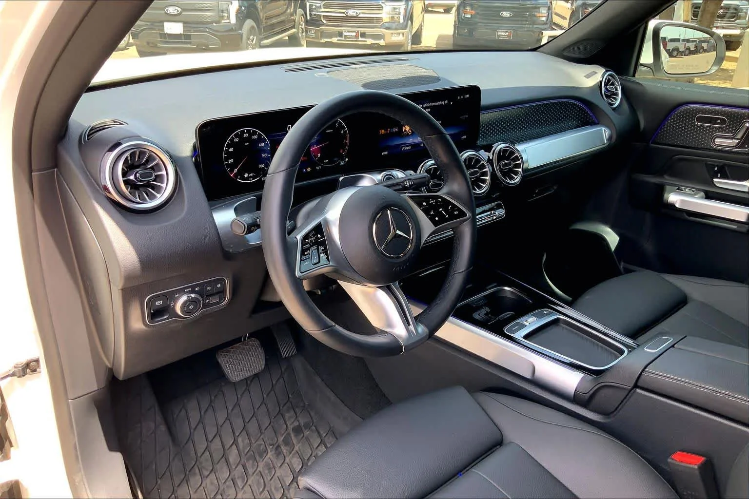 Used 2025 Polar White Mercedes-Benz GLB 250 image 18