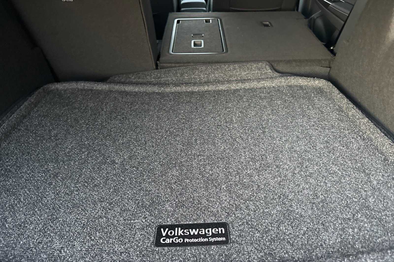 New 2026 Monument Gray w/Deep Black Roof Volkswagen SE Black image 15