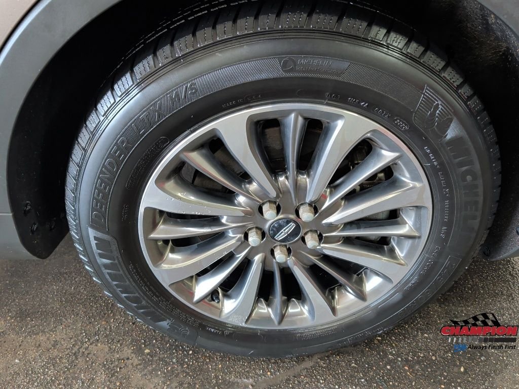 Used 2019 Brown Lincoln Select image 11
