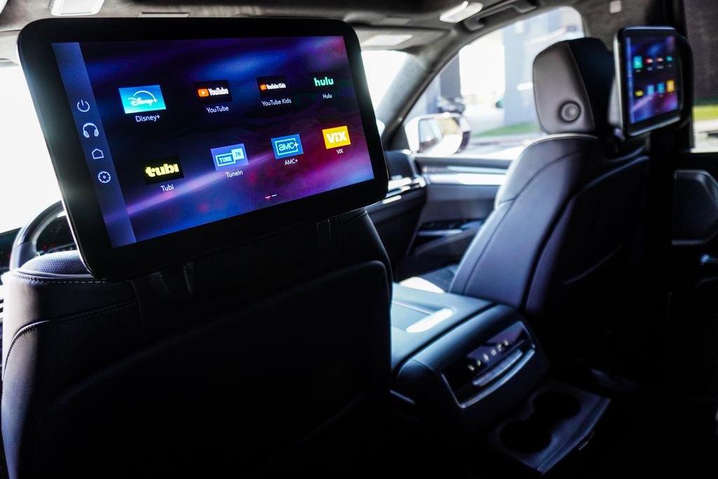Used 2025 White Cadillac V-Series image 13