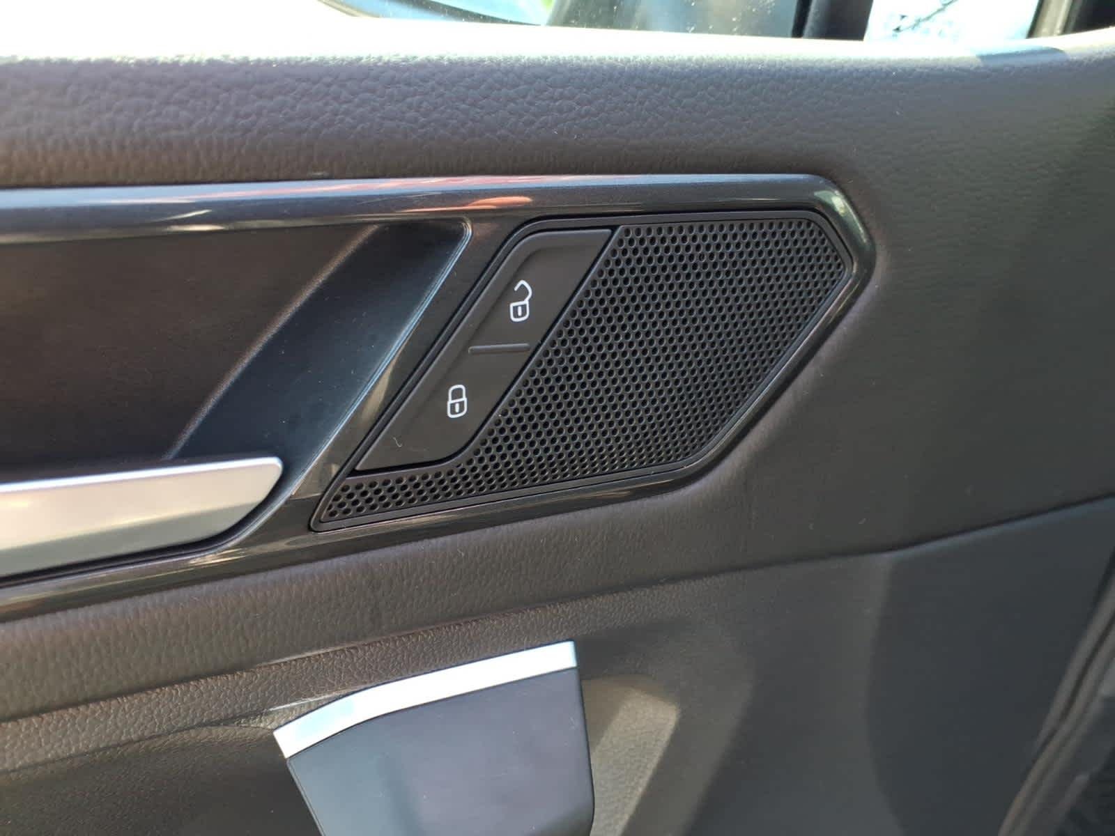 Certified Used 2023 DEEP BLACK PEARL EFFECT Volkswagen SE image 18