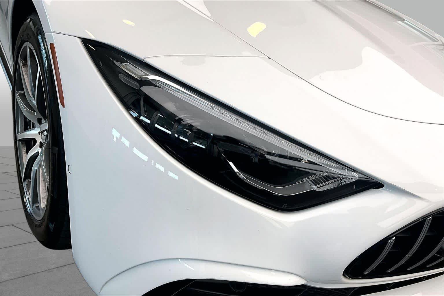 Used 2023 MANUFAKTUR Moonlight White Metallic Mercedes-Benz AMG® SL 43 image 26