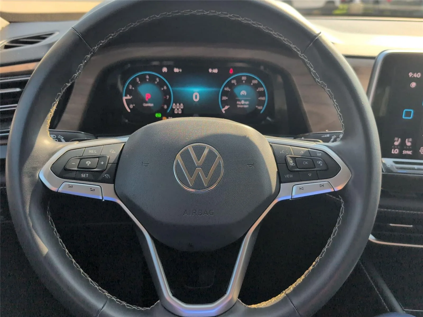Used 2024 Pure White Volkswagen 2.0T SE w/Technology image 13