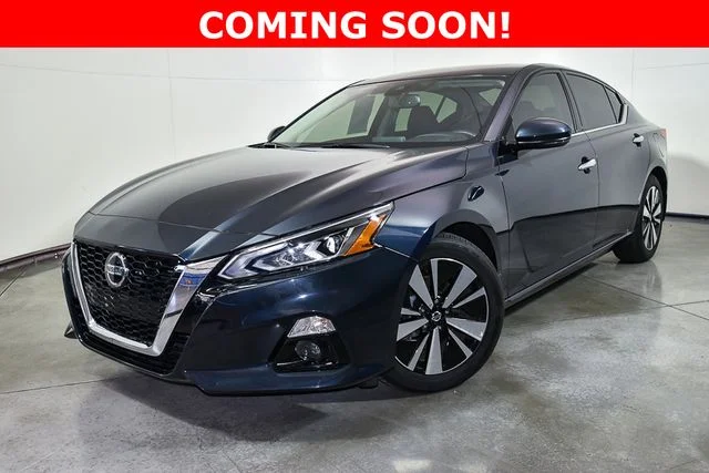 Used 2022 Blue Nissan 2.5 SV image 1