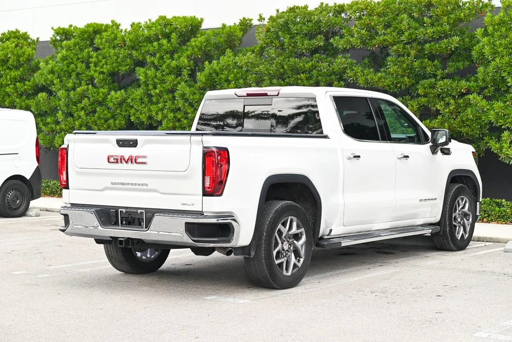 Used 2023 White GMC SLT image 4