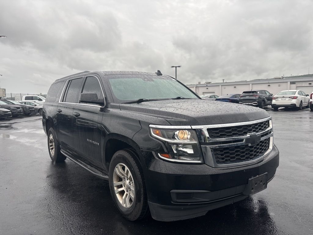 2019 Chevrolet Suburban 4WD 1500 LT's photo