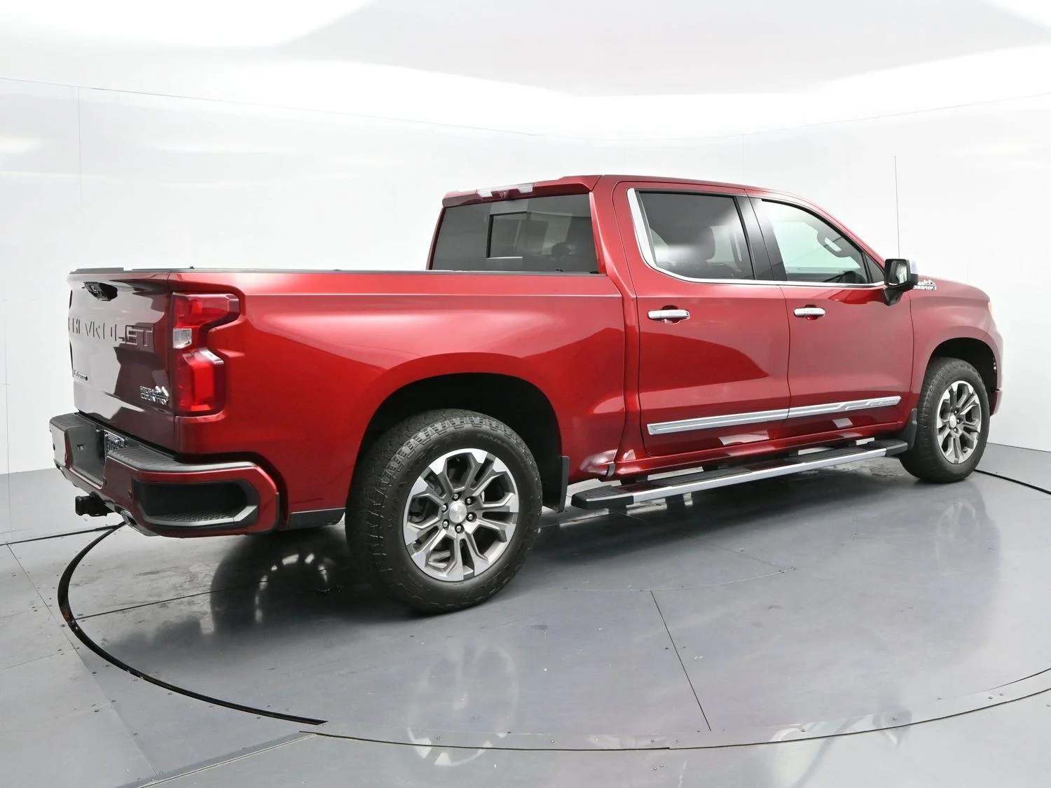 Used 2023 Radiant Red Tintcoat Chevrolet High Country image 7