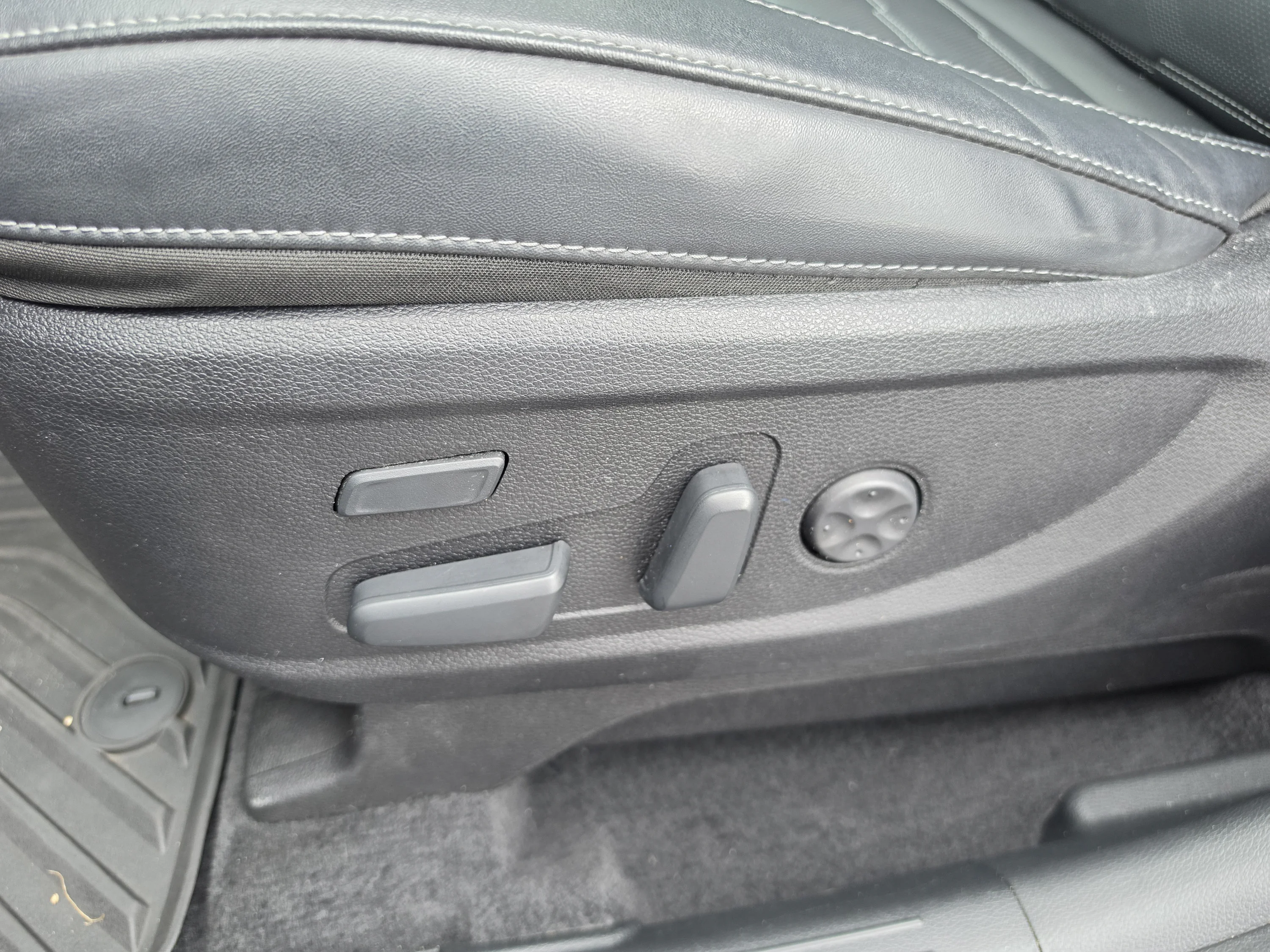 Used 2024 Ebony Black Kia SX Prestige image 27
