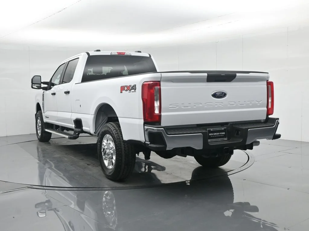 New 2026 Oxford White Ford XLT image 32