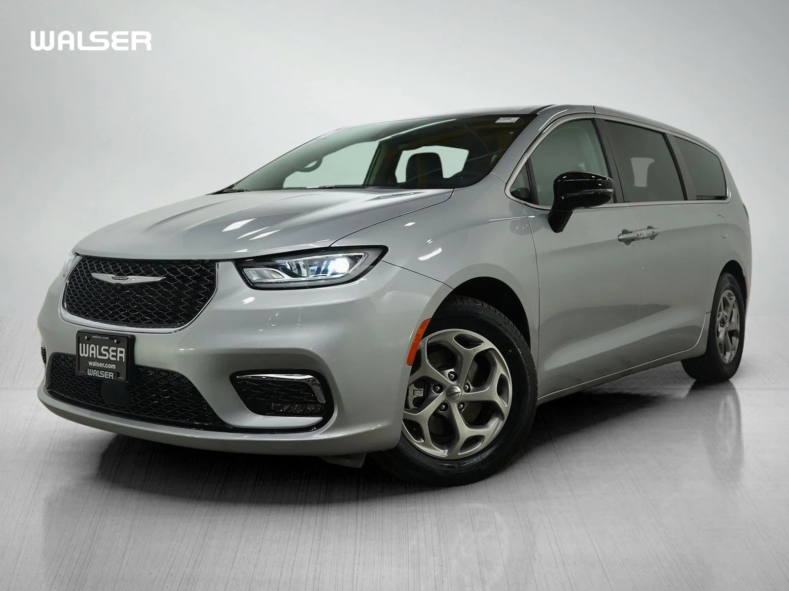 2024 Chrysler Pacifica Limited's photo