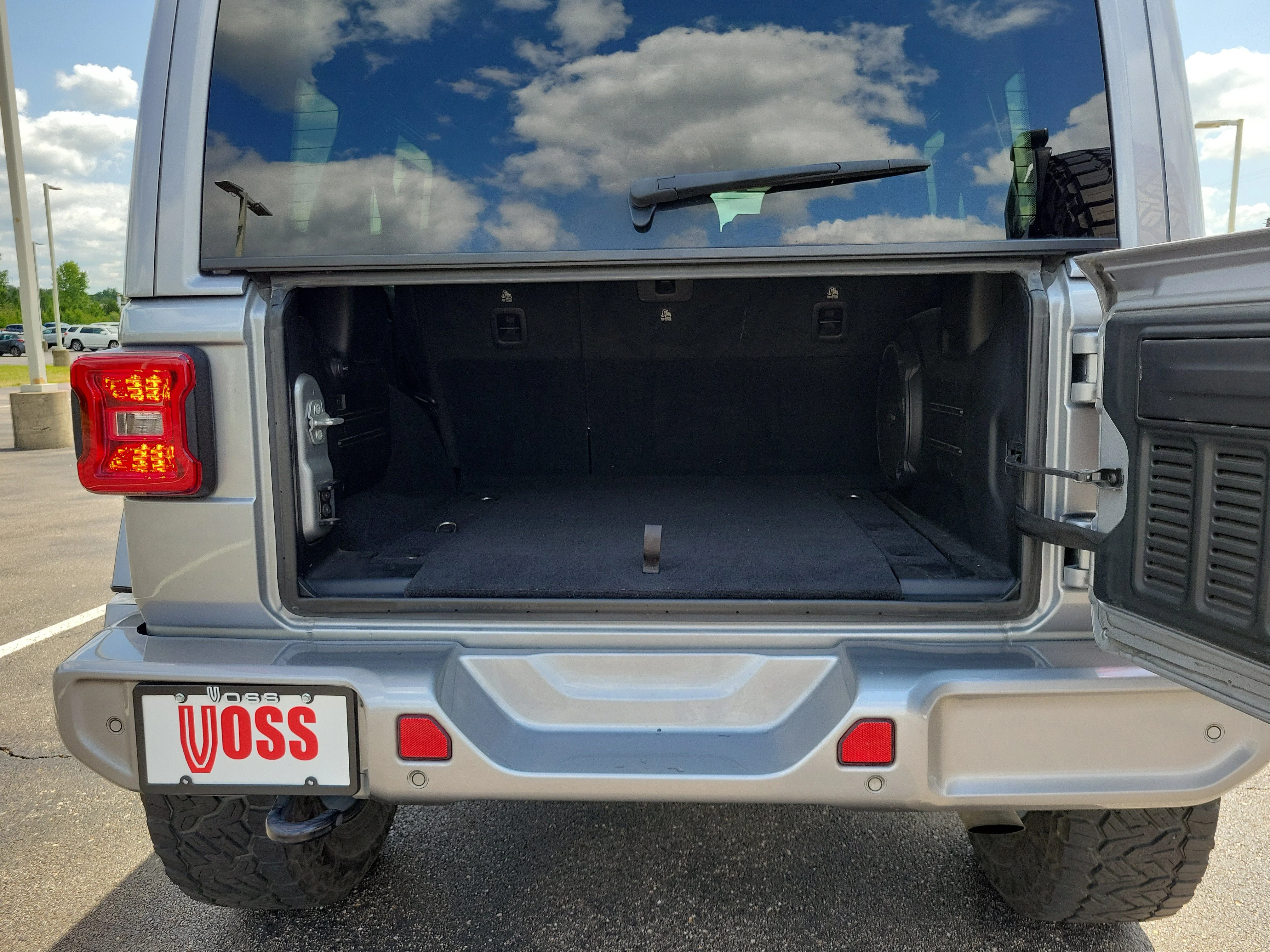 Used 2021 Billet Silver Metallic Clear Coat Jeep High Altitude image 7