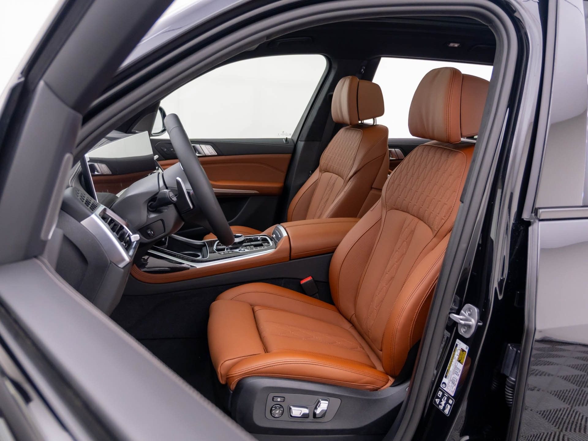 New 2027 Black Sapphire Metallic BMW M60i image 17