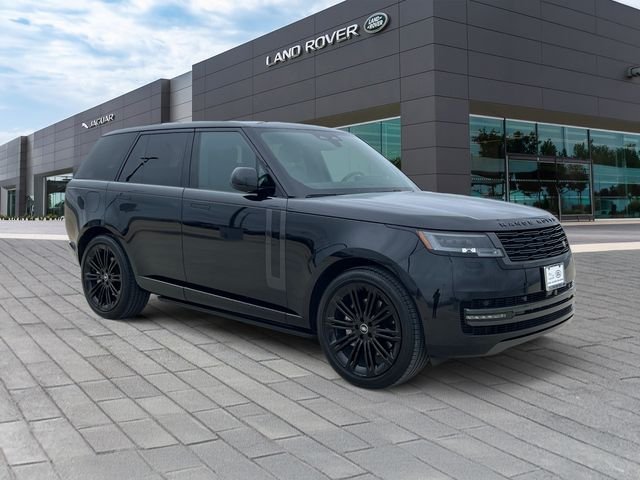 Used 2025  Land Rover SE image 7