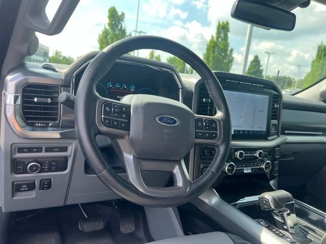 Used 2021 Antimatter Blue Metallic Ford Lariat image 18