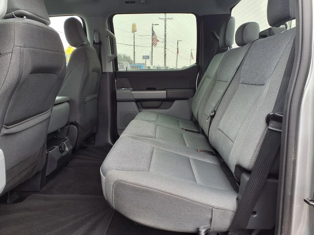 Used 2025 Silver Ford XLT image 5