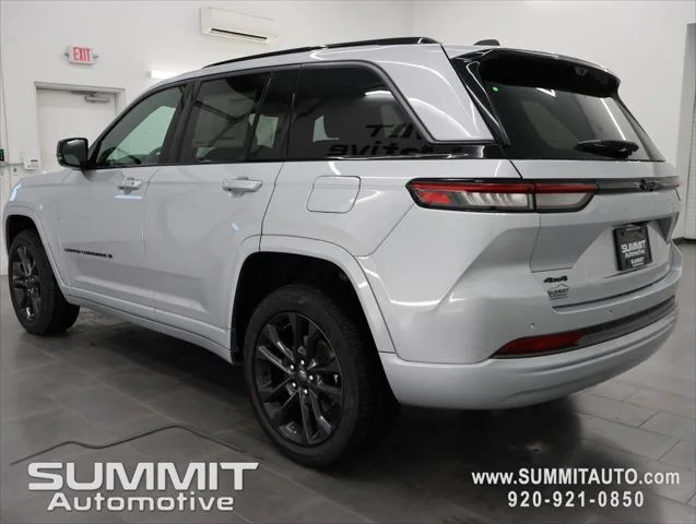 New 2026 Silver Zynith Exterior Paint Jeep Limited image 6