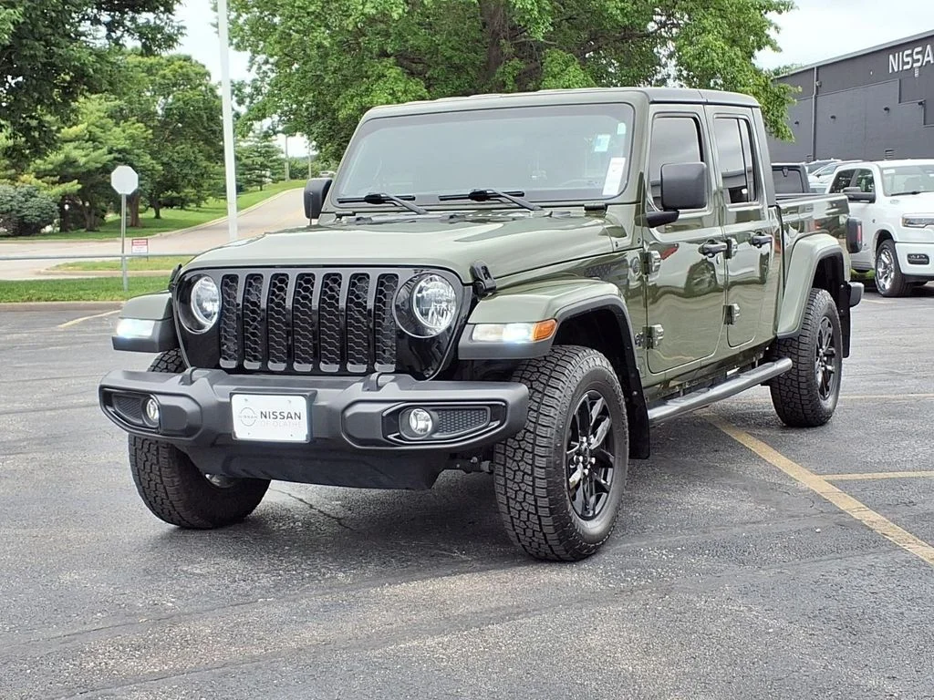 Used 2022 Green Jeep Sport image 2