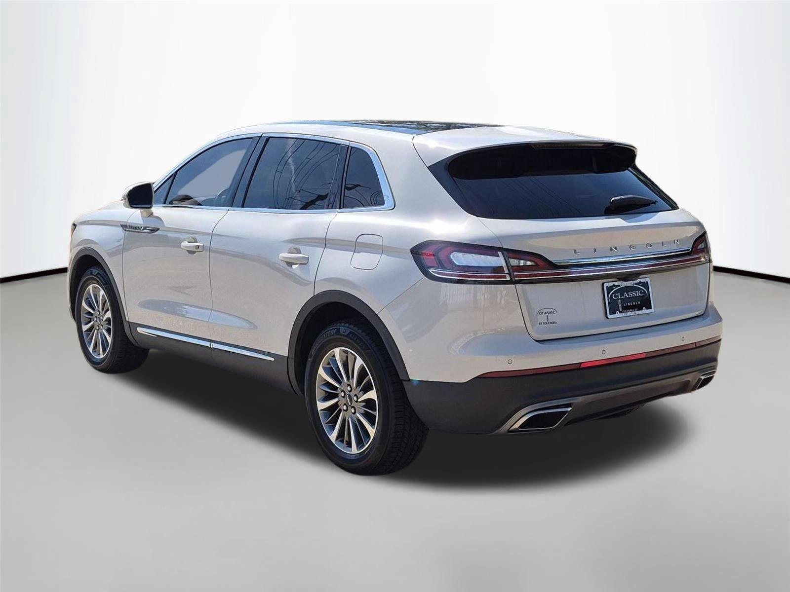 Used 2022 Ceramic Pearl Metallic Tinted Clearcoat Lincoln Reserve image 3