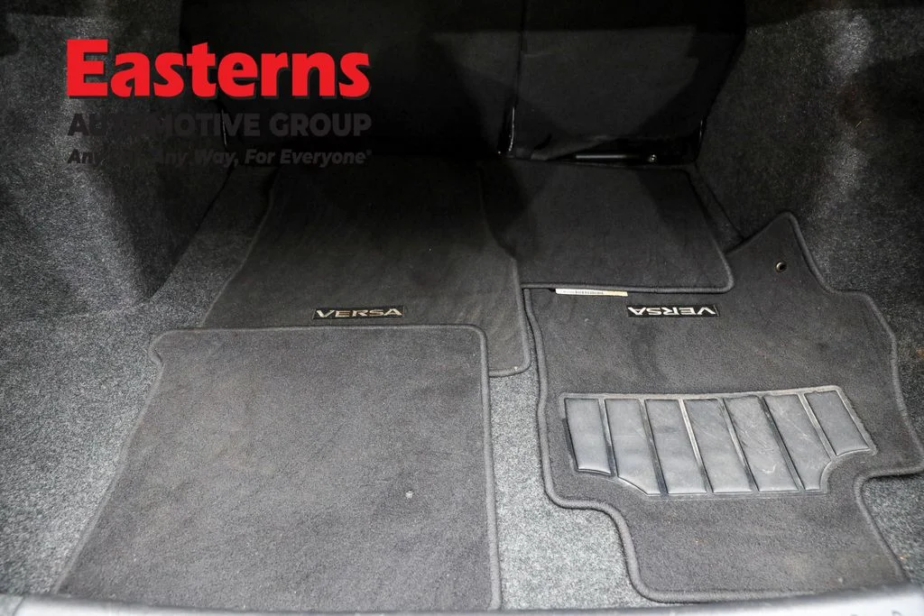 Used 2021 Black Nissan 1.6 SV image 9