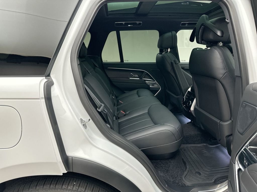 New 2026 Fuji White Land Rover SE image 7