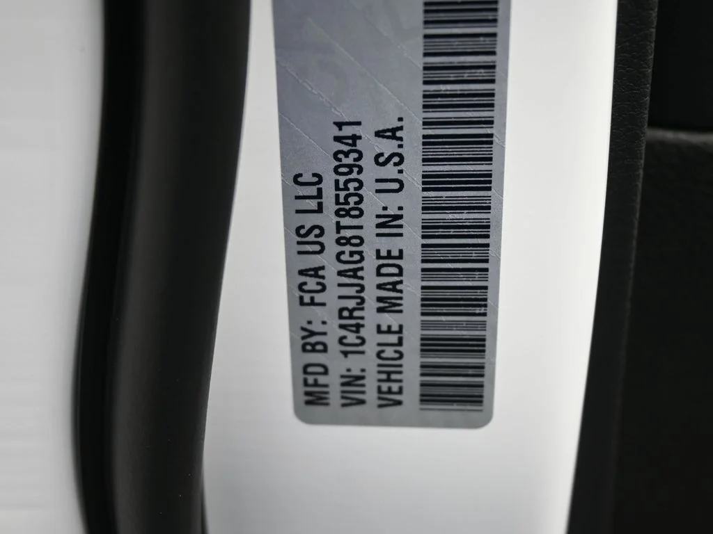 New 2026 Bright White Clear-Coat Exterior Paint Jeep Laredo image 17