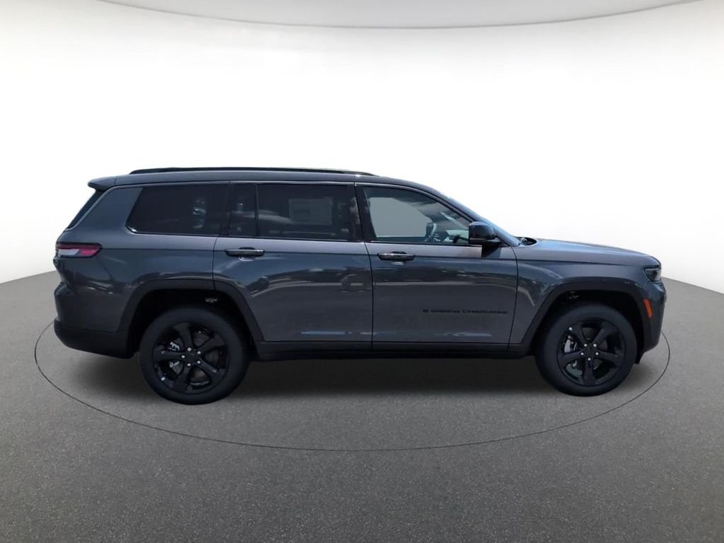 New 2026 Baltic Gray Metallic Clear-Coat Exterior Paint Jeep Limited image 4