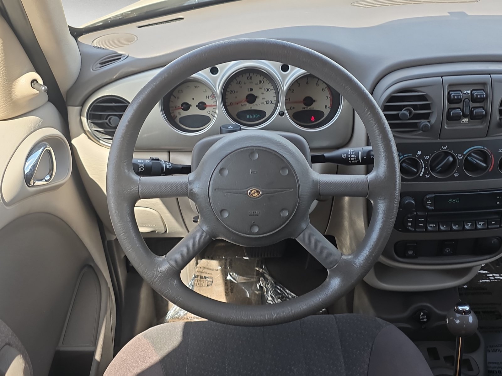 Used 2005 Linen Gold Pearlcoat Metallic Chrysler  image 11