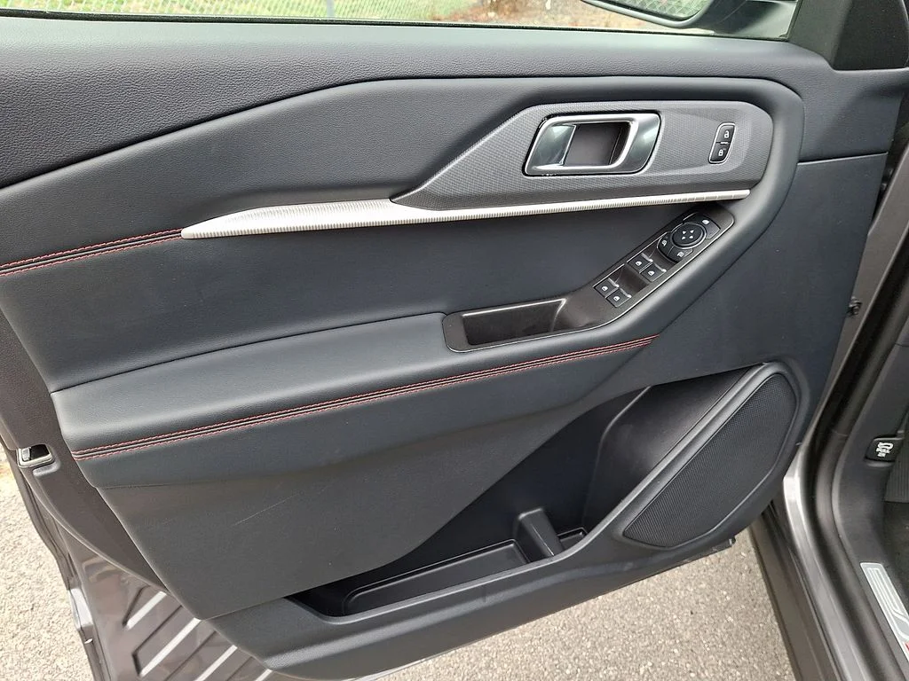 2026 Ford Explorer ST-Line - Photo 12