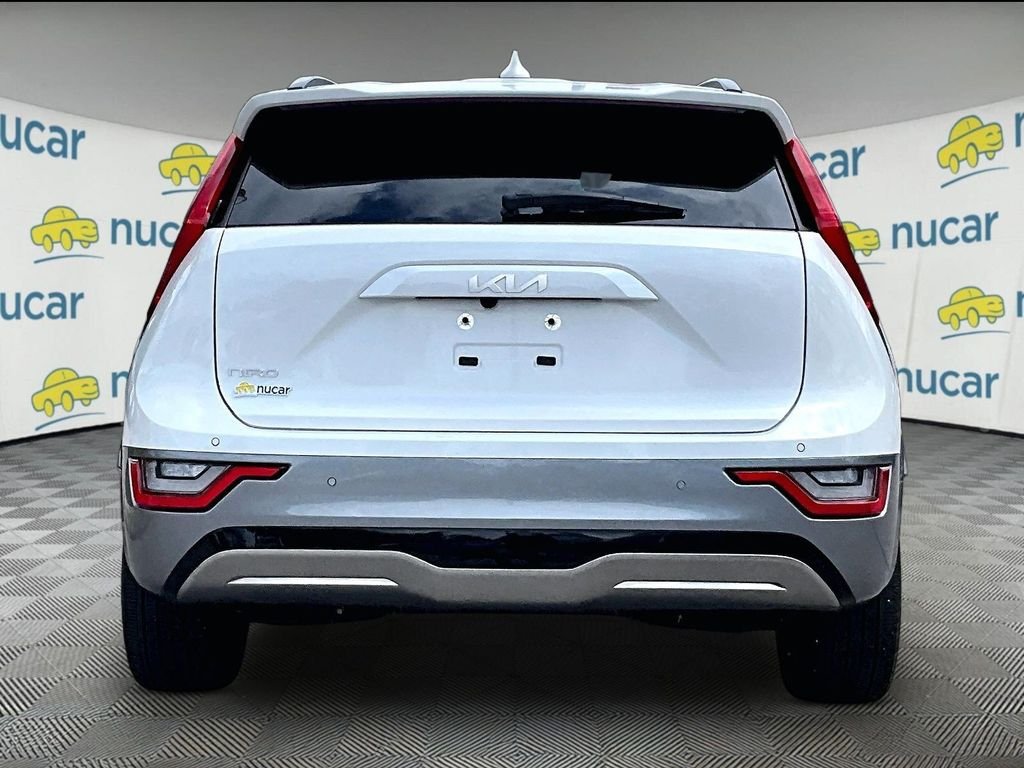 Used 2023 White Kia Wave image 5