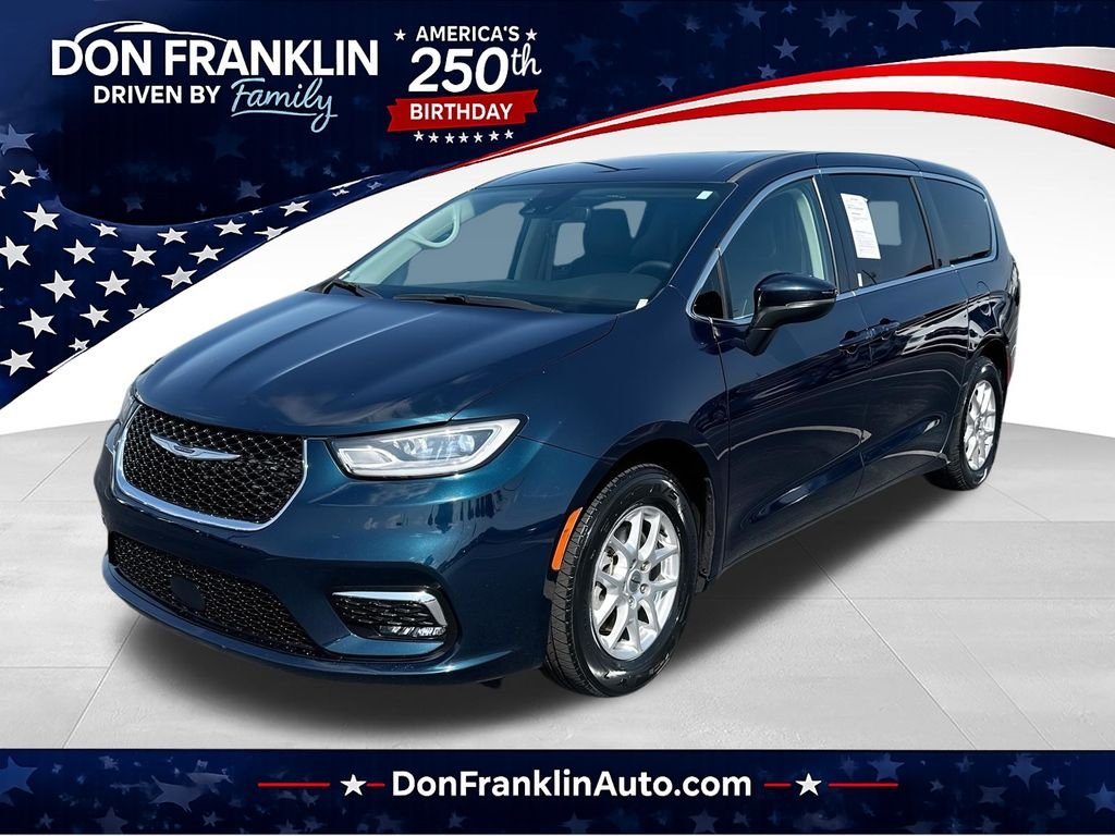 2023 Chrysler Pacifica Touring L's photo