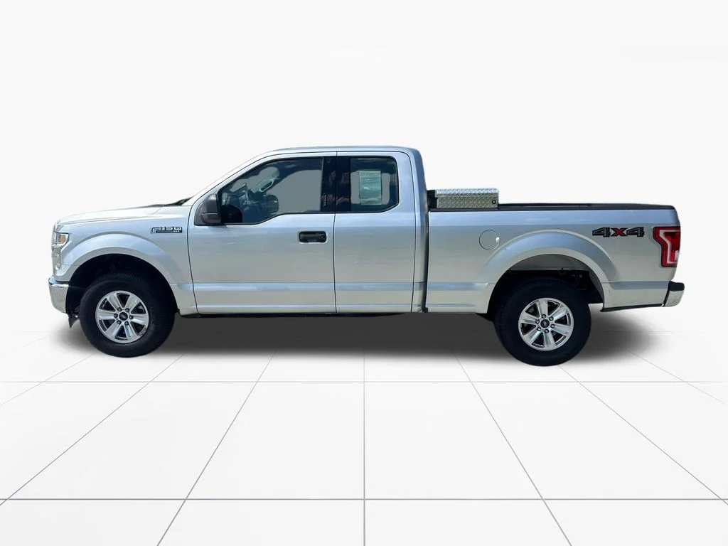 Used 2017 Ingot Silver Ford XLT image 4