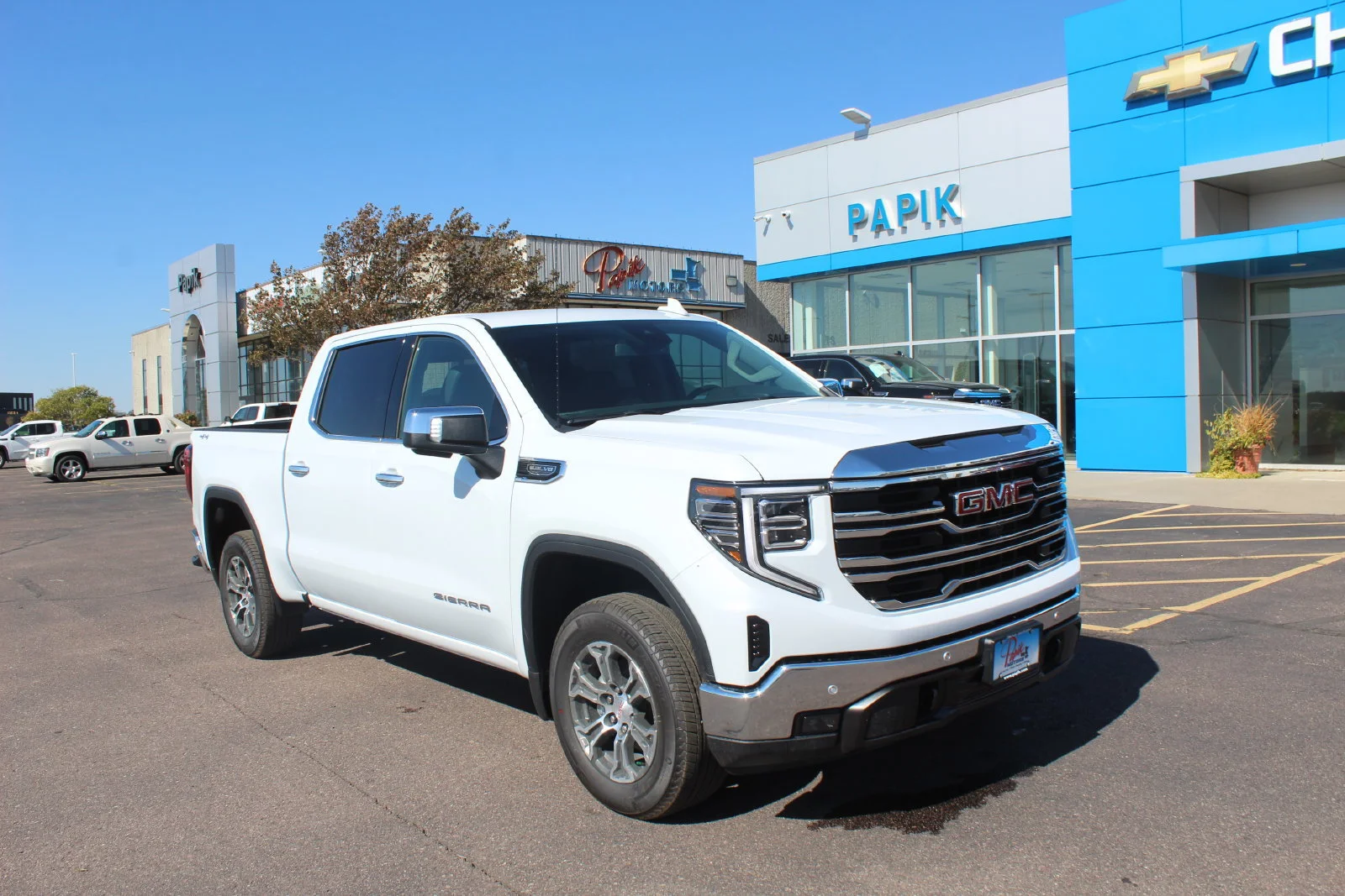 2026 GMC Sierra 1500 SLT - Photo 7