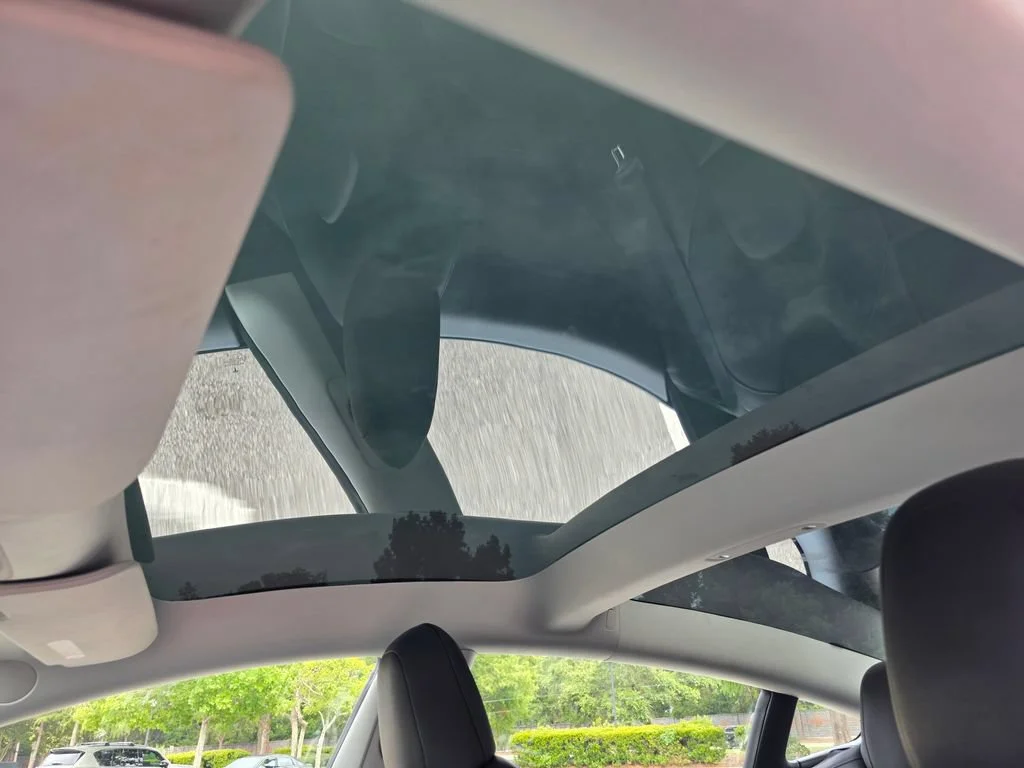 Used 2022  Tesla RWD image 14