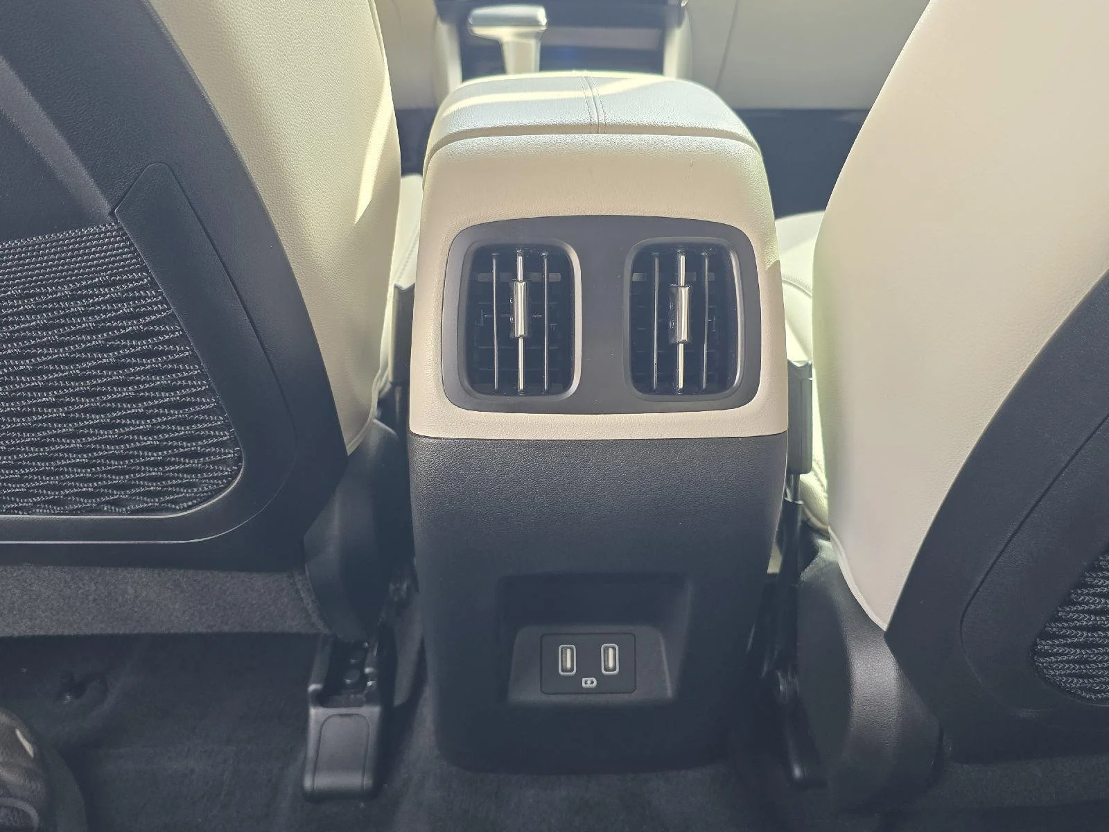 Used 2023 White Hyundai SEL image 11